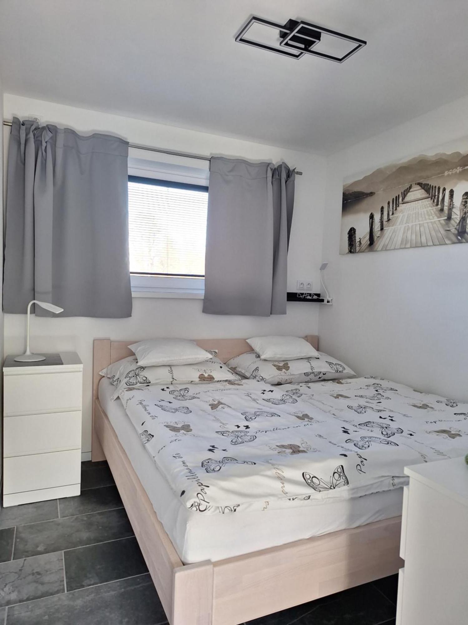 Bungalov Na Brehu Labe S Vlastnim Molem Пардубице Екстериор снимка